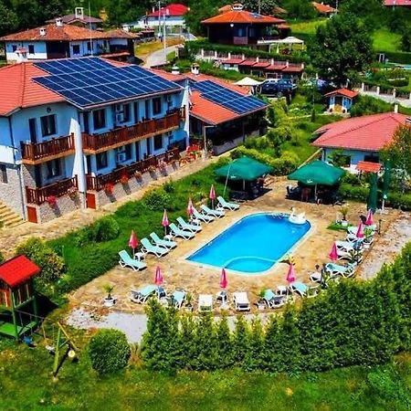 Hotel Family Complex Krisbo à Donkovtsi Extérieur photo