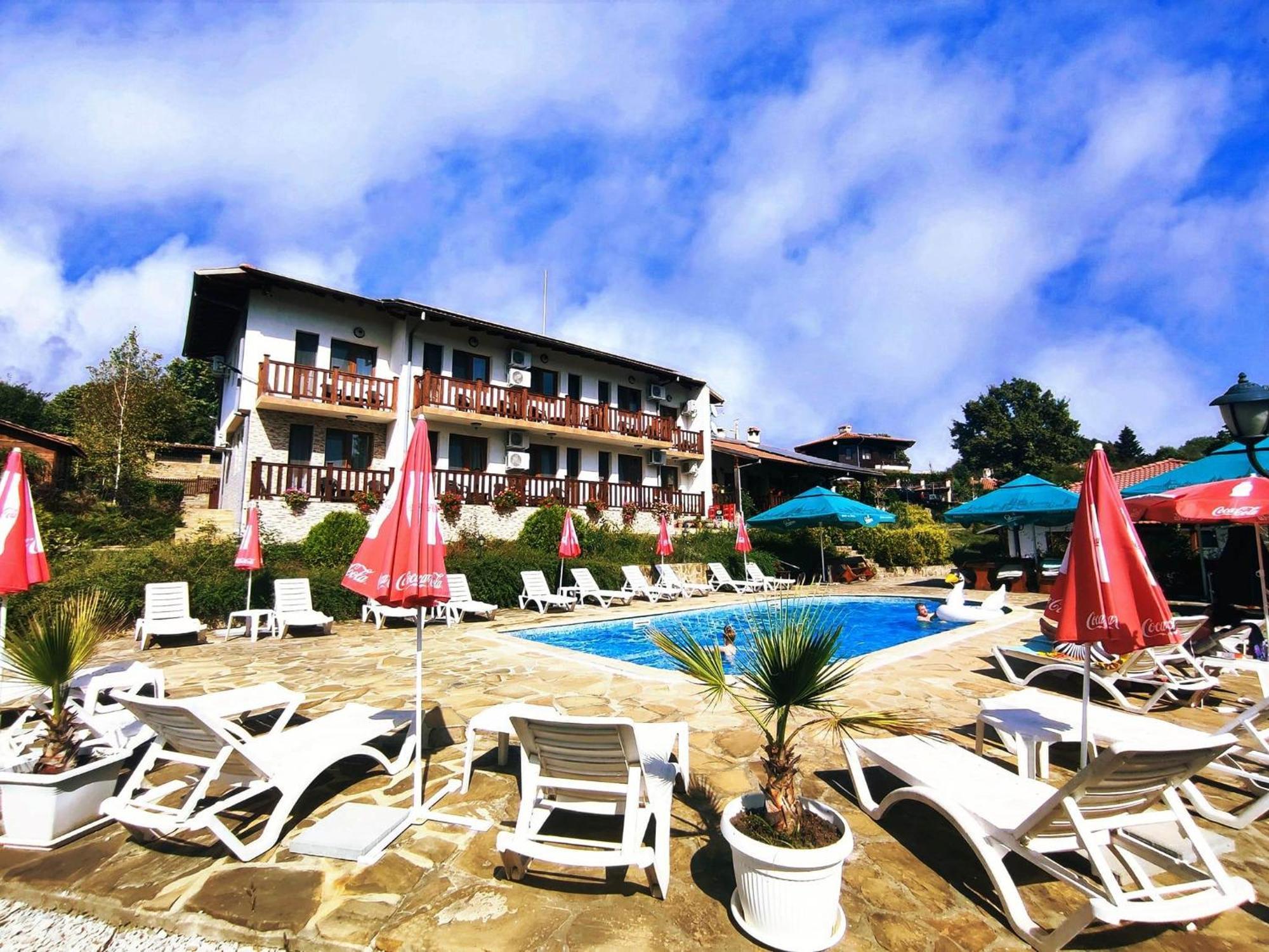 Hotel Family Complex Krisbo à Donkovtsi Extérieur photo
