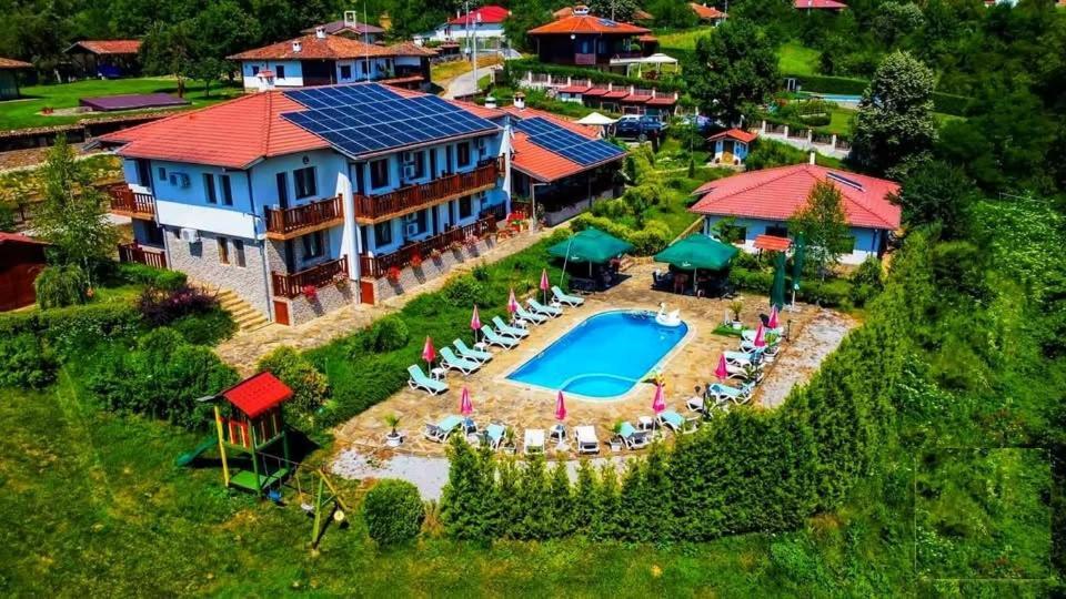 Hotel Family Complex Krisbo à Donkovtsi Extérieur photo