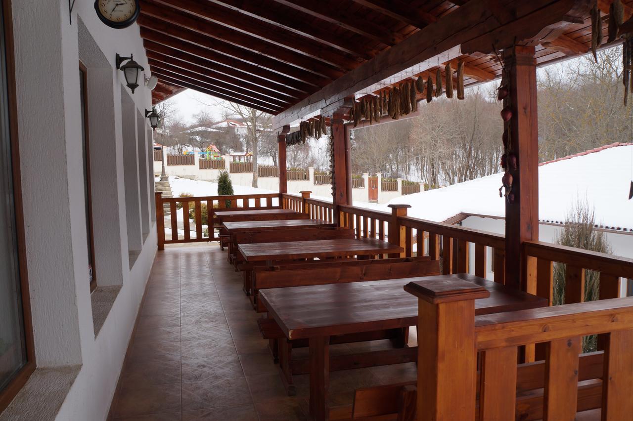 Hotel Family Complex Krisbo à Donkovtsi Extérieur photo