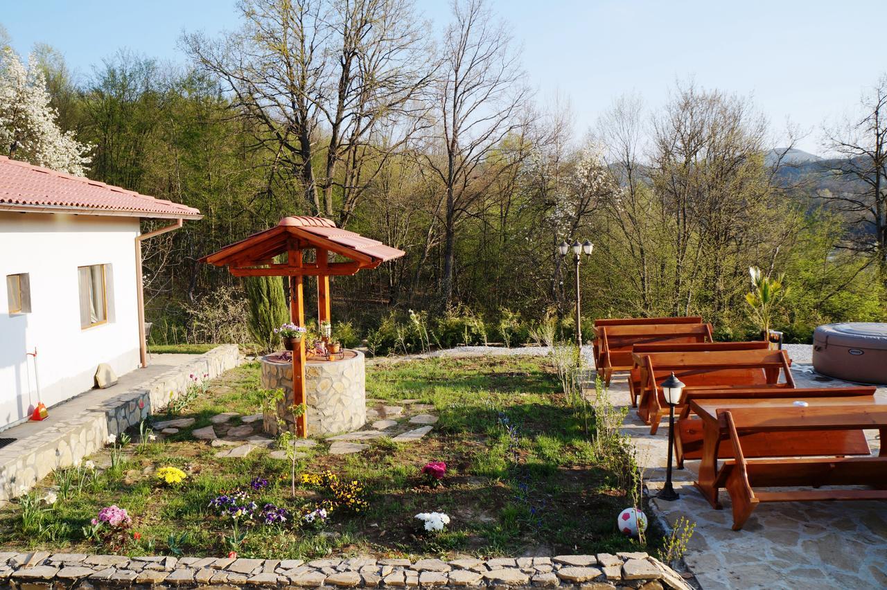 Hotel Family Complex Krisbo à Donkovtsi Extérieur photo