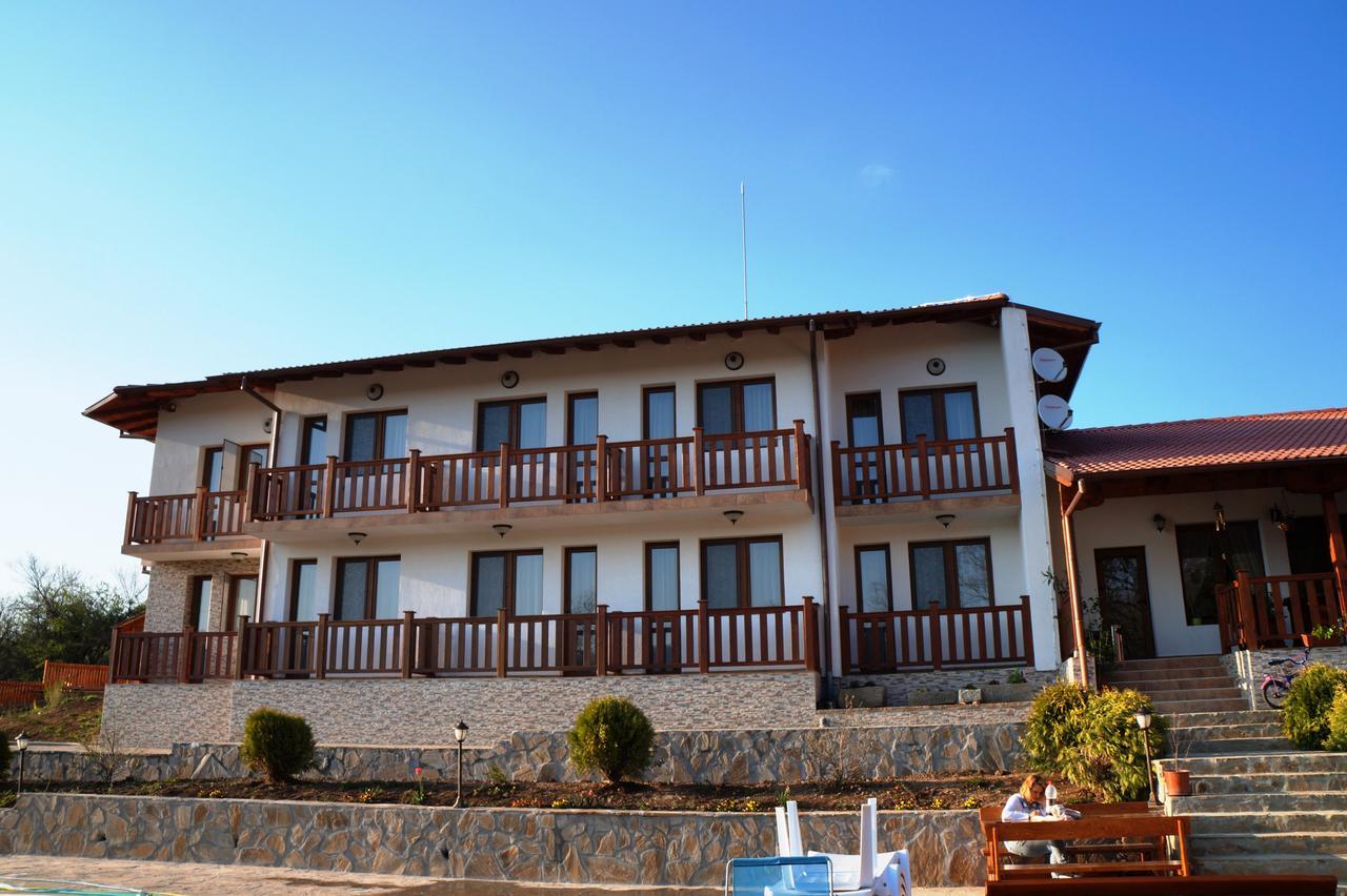 Hotel Family Complex Krisbo à Donkovtsi Extérieur photo