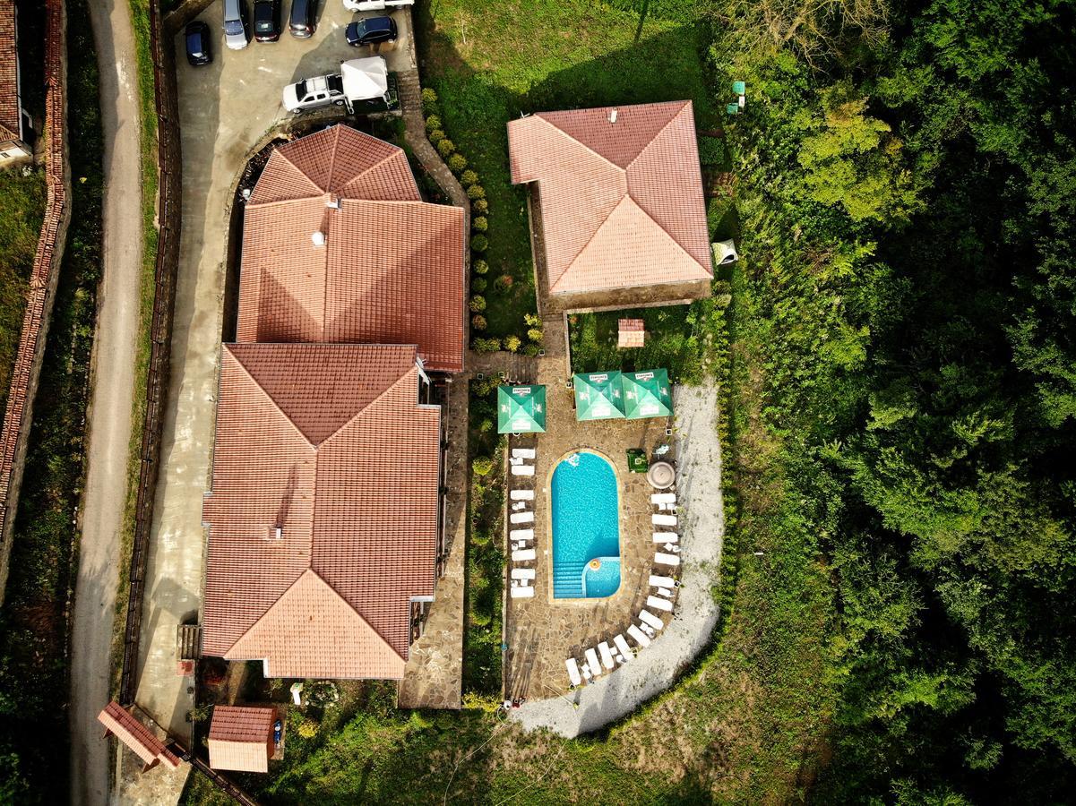 Hotel Family Complex Krisbo à Donkovtsi Extérieur photo