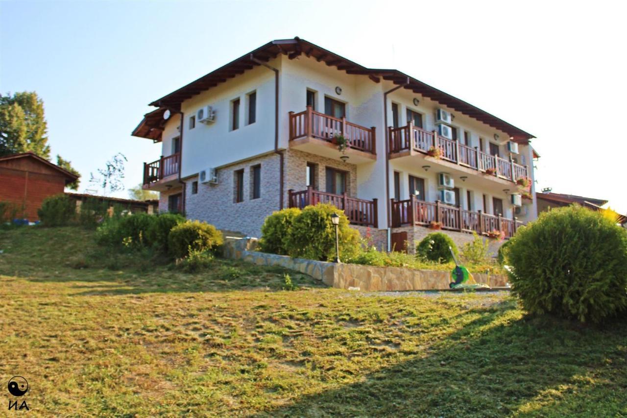 Hotel Family Complex Krisbo à Donkovtsi Extérieur photo