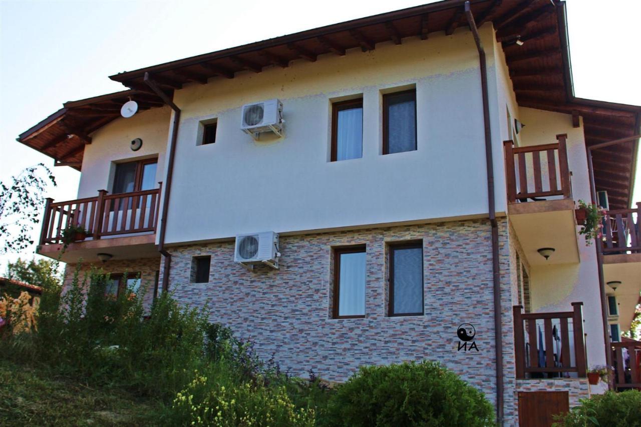 Hotel Family Complex Krisbo à Donkovtsi Extérieur photo