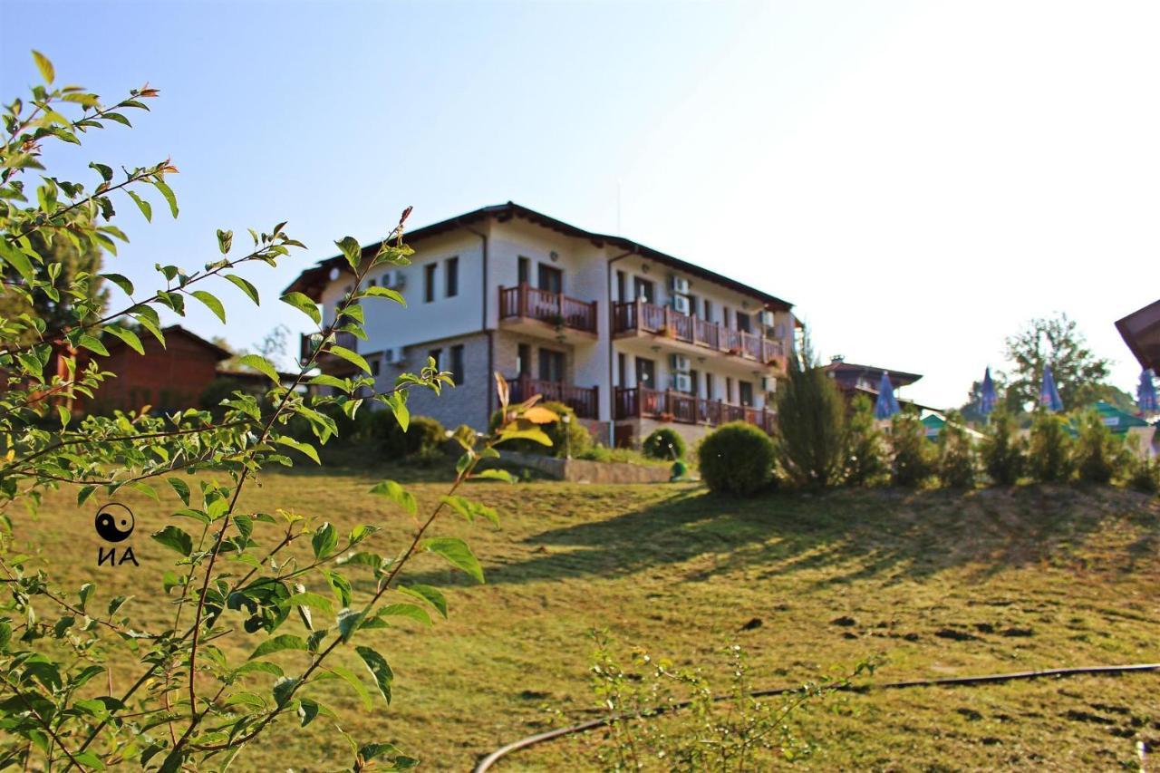 Hotel Family Complex Krisbo à Donkovtsi Extérieur photo