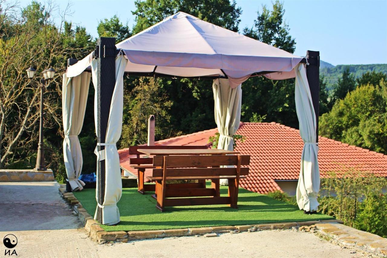 Hotel Family Complex Krisbo à Donkovtsi Extérieur photo