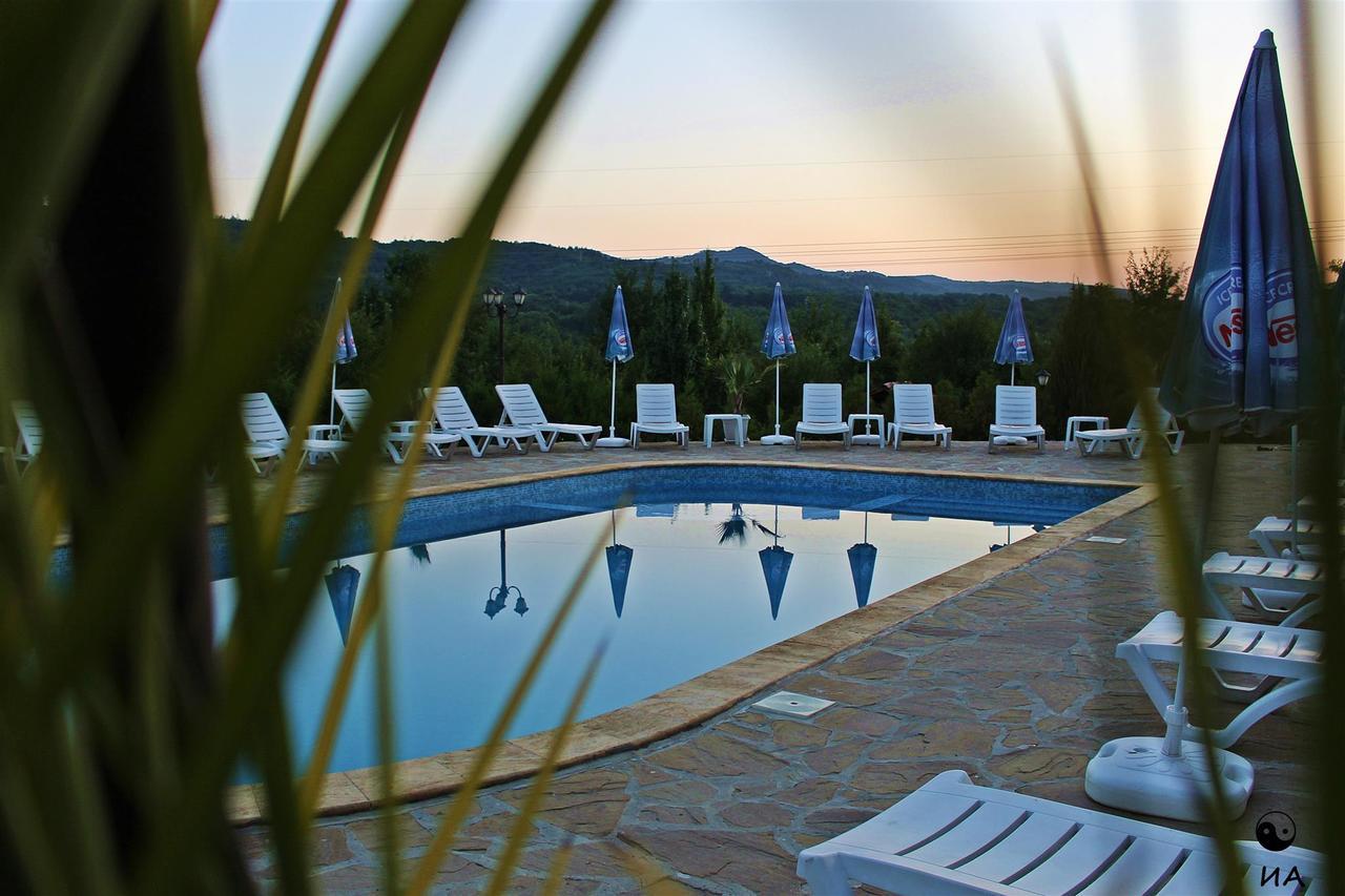 Hotel Family Complex Krisbo à Donkovtsi Extérieur photo